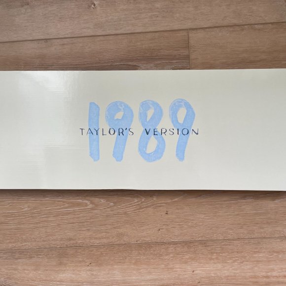 Taylor Swift 1989 Vinyl Set of 4 with Film Strip Display Shelves - Picture 6 of 16